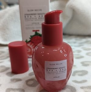 Glow recipe strawberry smooth BHA+AHA. New with box!!